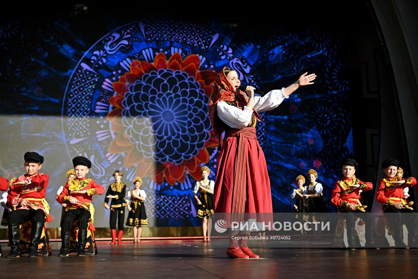 Выставка "Россия". Торжественный концерт "Россия нигде не заканчивается", посвящённый завершению выставки