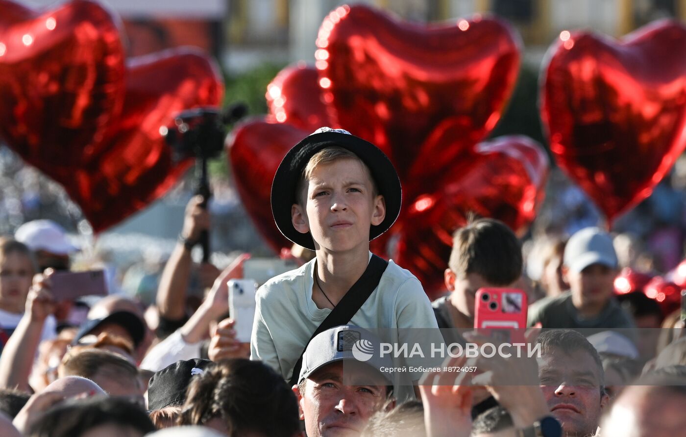 Выставка "Россия". Торжественный концерт "Россия нигде не заканчивается", посвящённый завершению выставки 