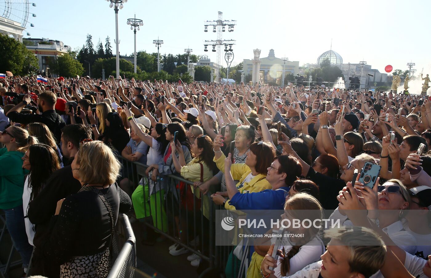 Выставка "Россия". Торжественный концерт "Россия нигде не заканчивается", посвящённый завершению выставки