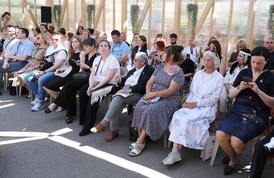 Выставка "Россия". Церемония награждения победителей конкурса в рамках Фестиваля "Будущее в цветах" - Мастерская "Будущее в цветах"