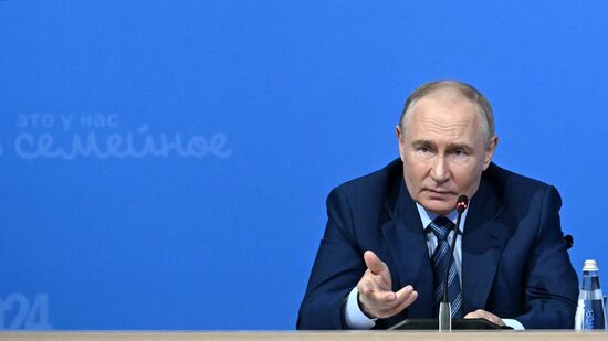 Президент Владимир Путин посетил ВДНХ