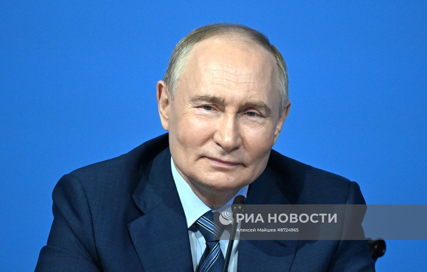 Президент Владимир Путин посетил ВДНХ