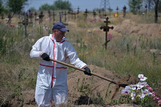 Эксгумация останков погибших жителей Северодонецка в ЛНР