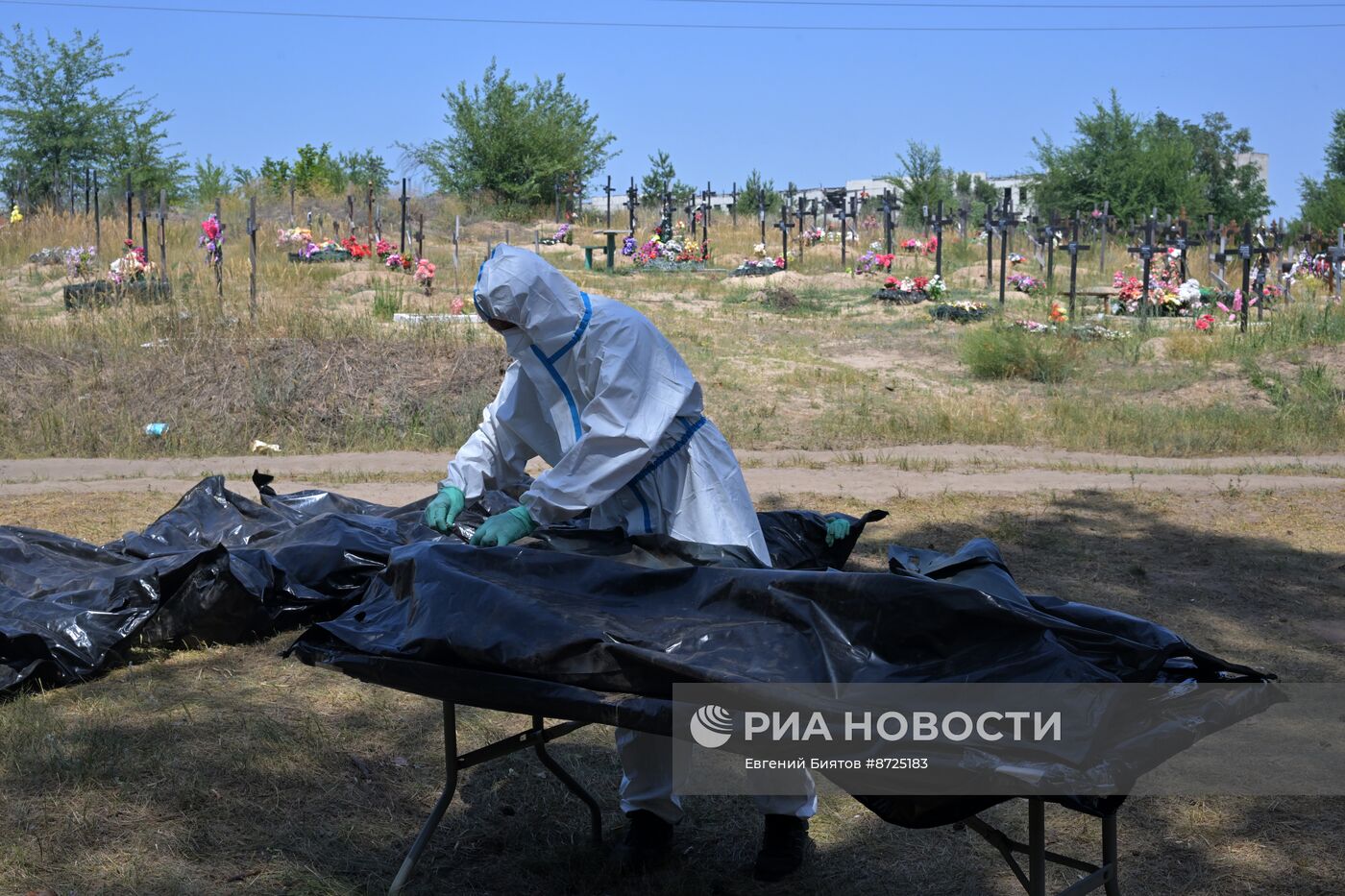 Эксгумация останков погибших жителей Северодонецка в ЛНР