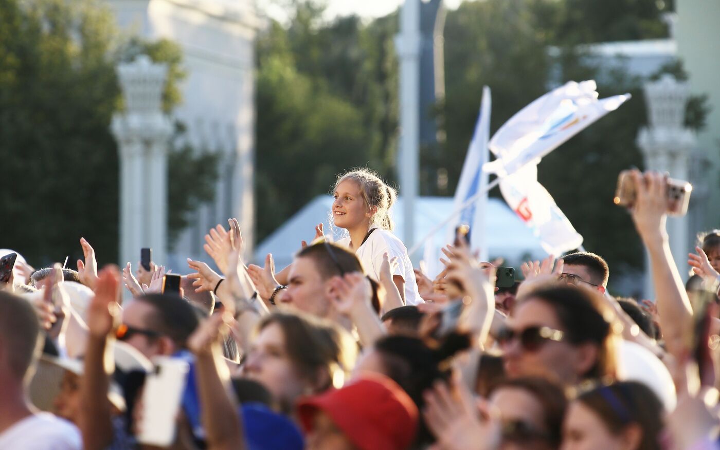 Выставка "Россия". Гала-концерт "Нас миллионы", посвященный Дню семьи, любви и верности