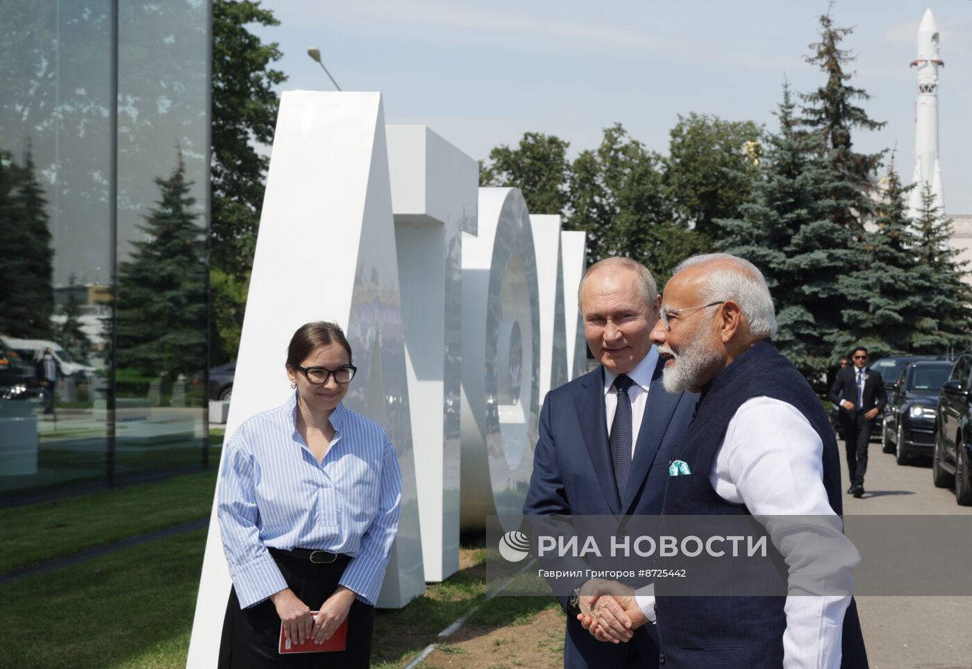 Президент Владимир Путин и премьер-министр Индии Нарендра Моди посетили ВДНХ