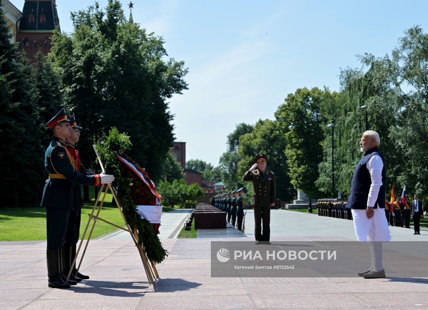 Премьер-министр Индии Н. Моди возложил цветы к Могиле Неизвестного Солдата