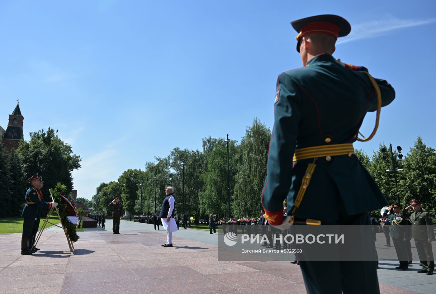 Премьер-министр Индии Н. Моди возложил цветы к Могиле Неизвестного Солдата