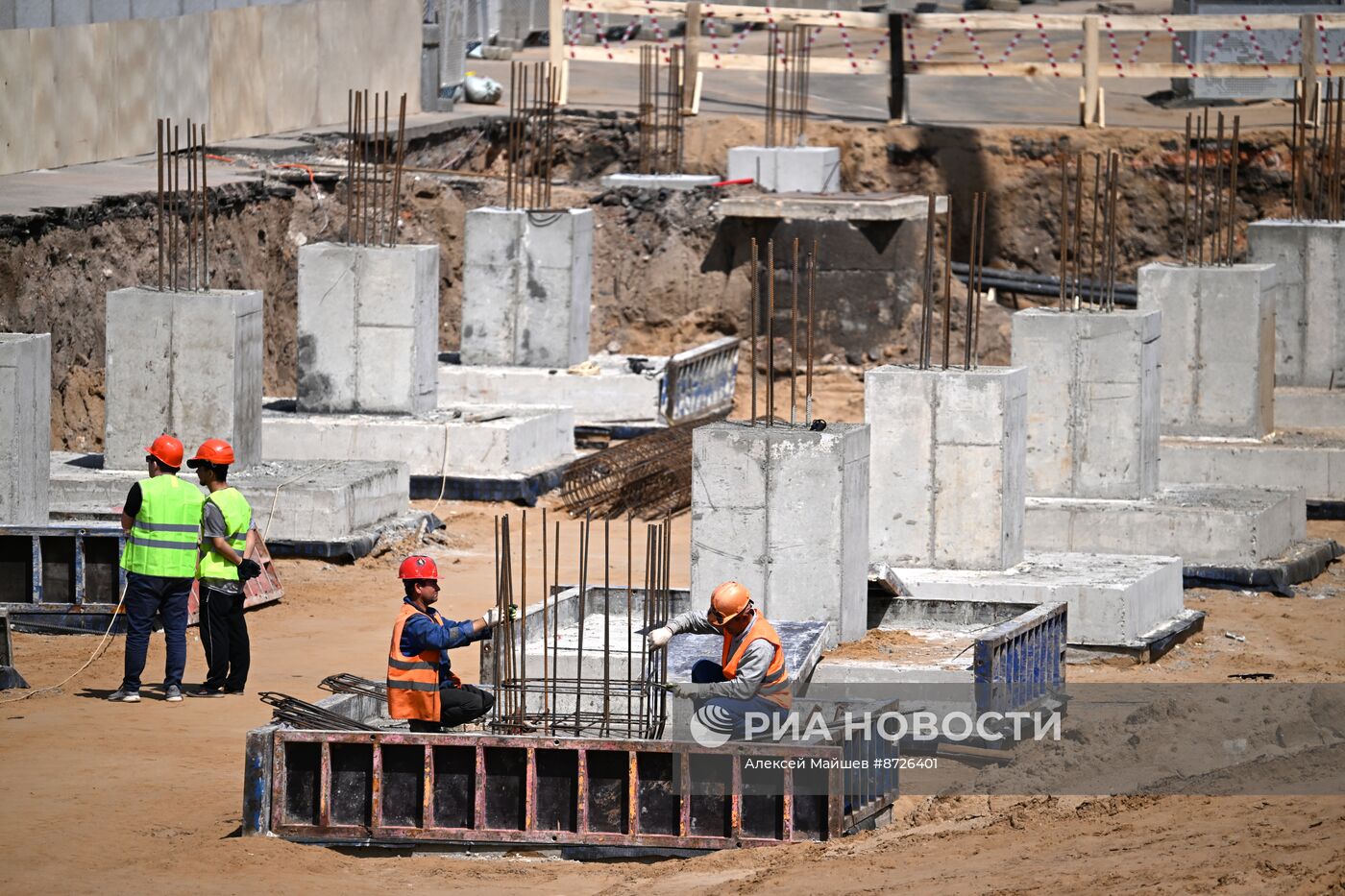 Мэр Москвы С. Собянин осмотрел ход работ по благоустройству Парка Горького 