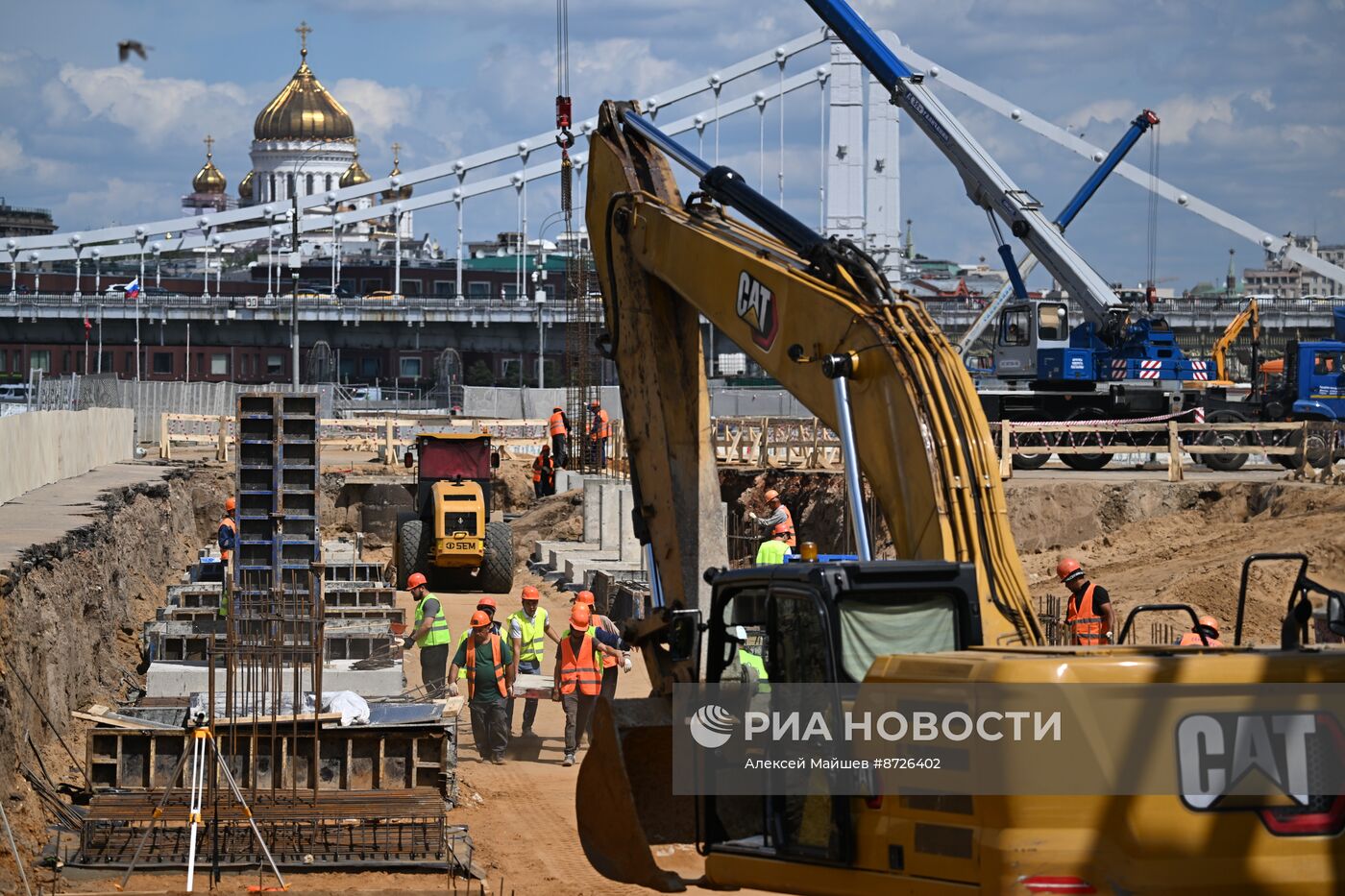 Мэр Москвы С. Собянин осмотрел ход работ по благоустройству Парка Горького 