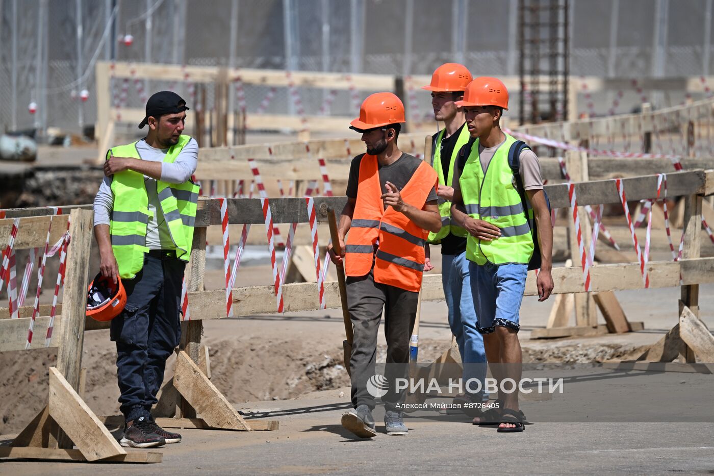 Мэр Москвы С. Собянин осмотрел ход работ по благоустройству Парка Горького 