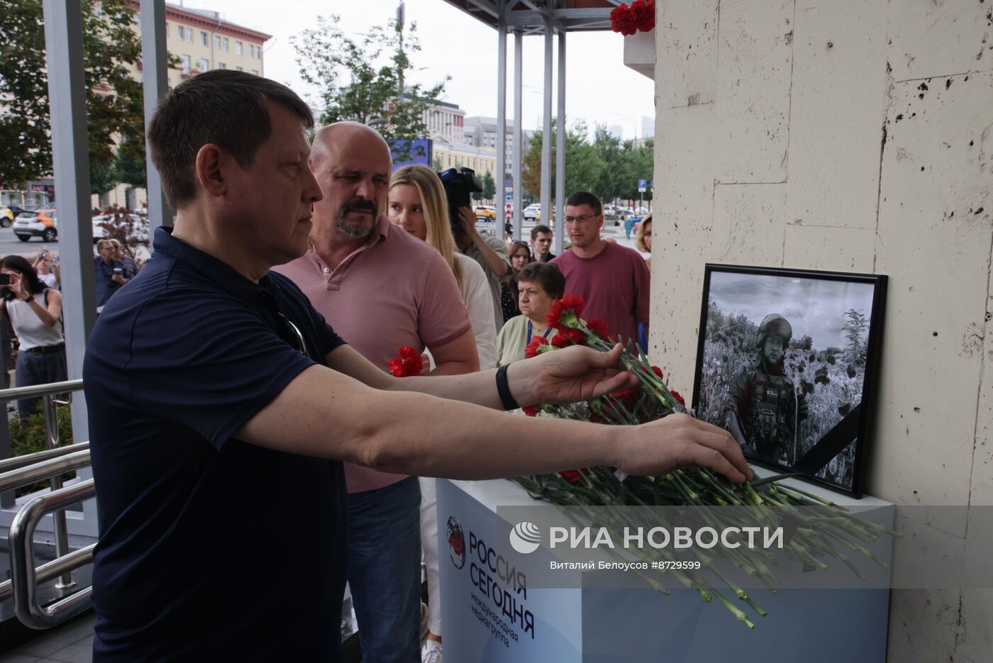 Открытие мемориальной доски военкору Ростиславу Журавлеву