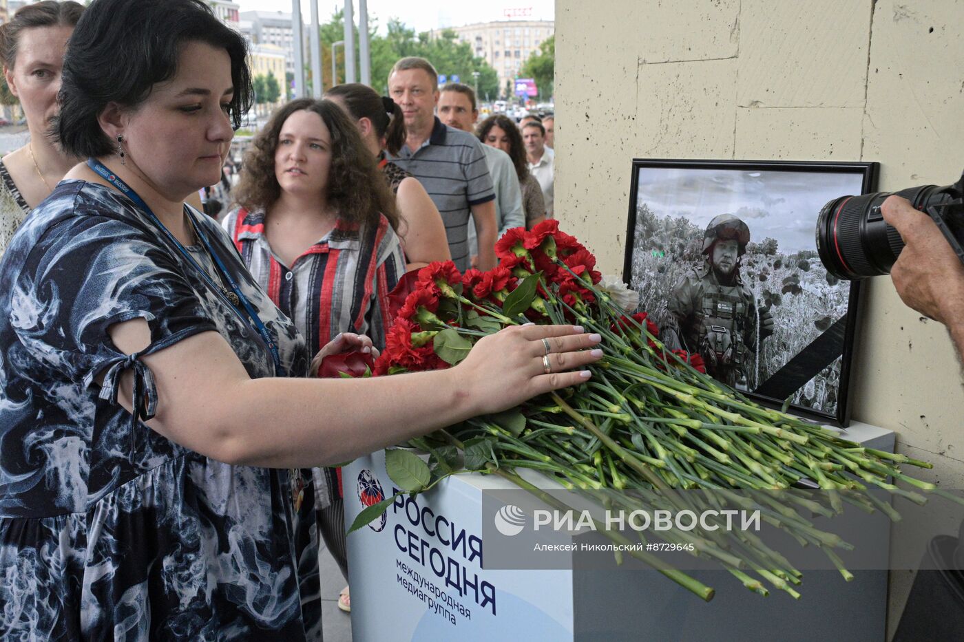 Открытие мемориальной доски военкору Ростиславу Журавлеву