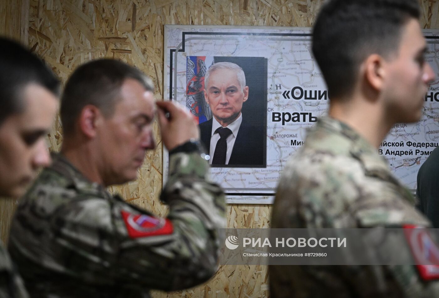 Вручение денежного вознаграждения военнослужащим группировки "Центр" за уничтоженные танки "Абрамс" и "Леопард"