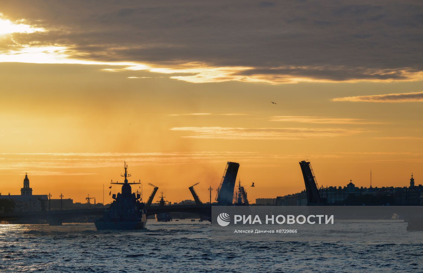 Подготовка ко Дню ВМФ в Санкт-Петербурге