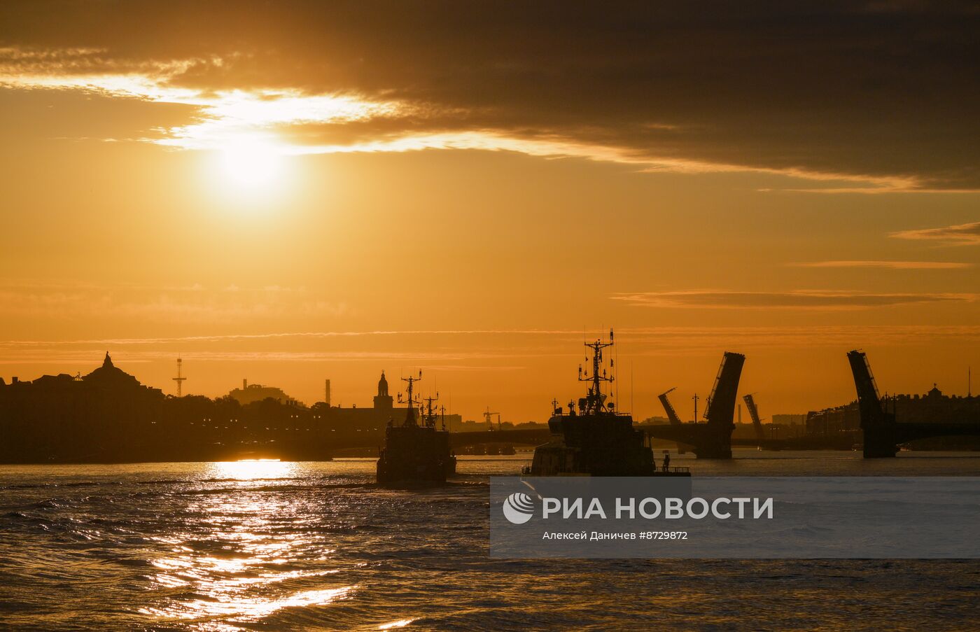 Подготовка ко Дню ВМФ в Санкт-Петербурге