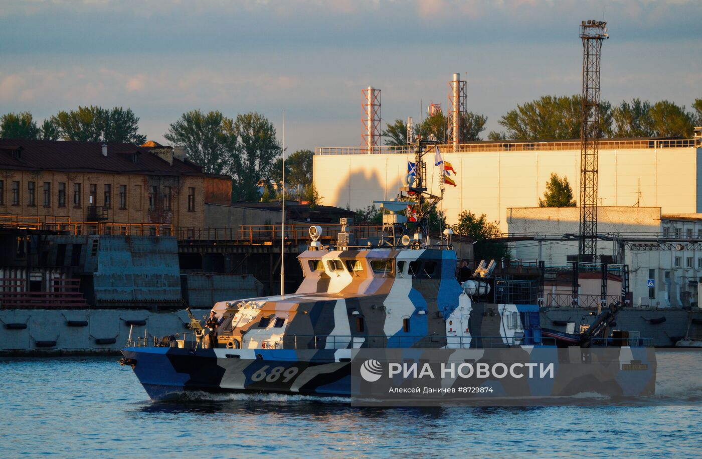 Подготовка ко Дню ВМФ в Санкт-Петербурге