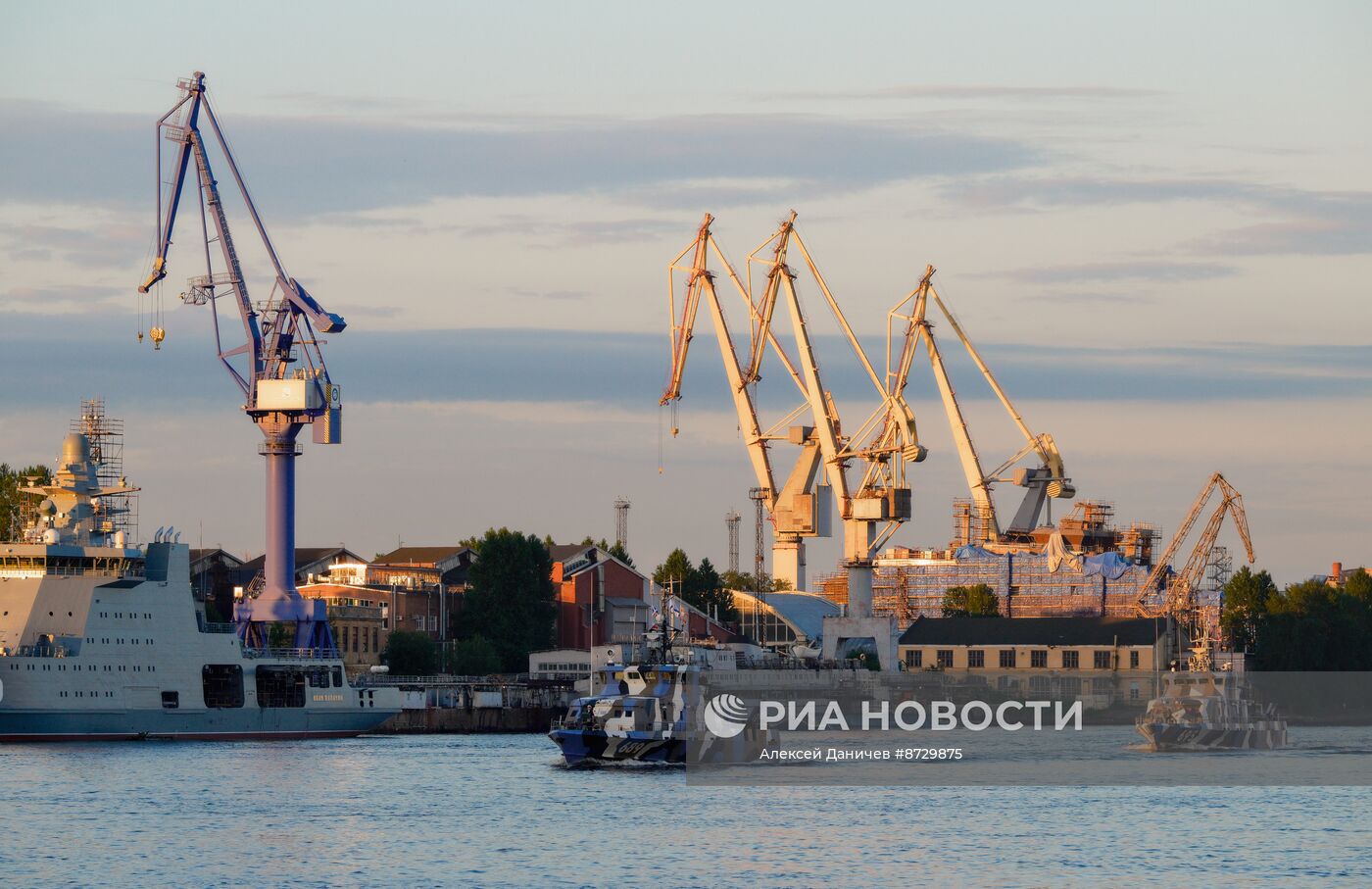 Подготовка ко Дню ВМФ в Санкт-Петербурге