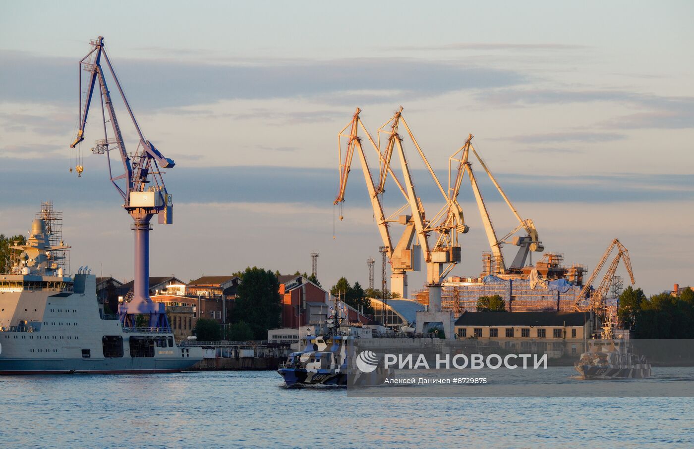 Подготовка ко Дню ВМФ в Санкт-Петербурге