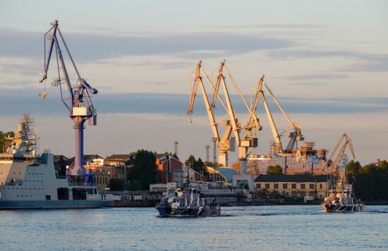 Подготовка ко Дню ВМФ в Санкт-Петербурге