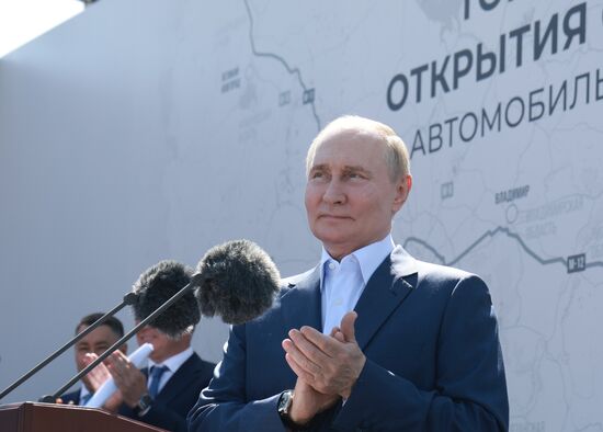 Президент Владимир Путин принял участие в церемонии открытия северного обхода Твери и обхода Тольятти