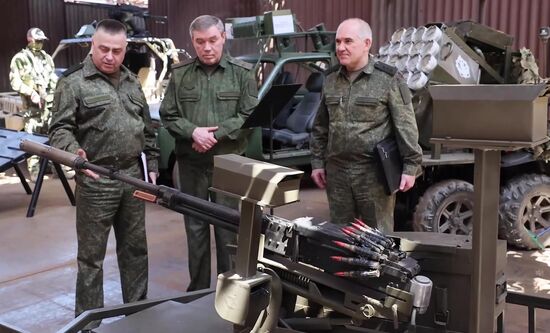Начальник Генштаба В. Герасимов посетил командный пункт группировки "Восток"