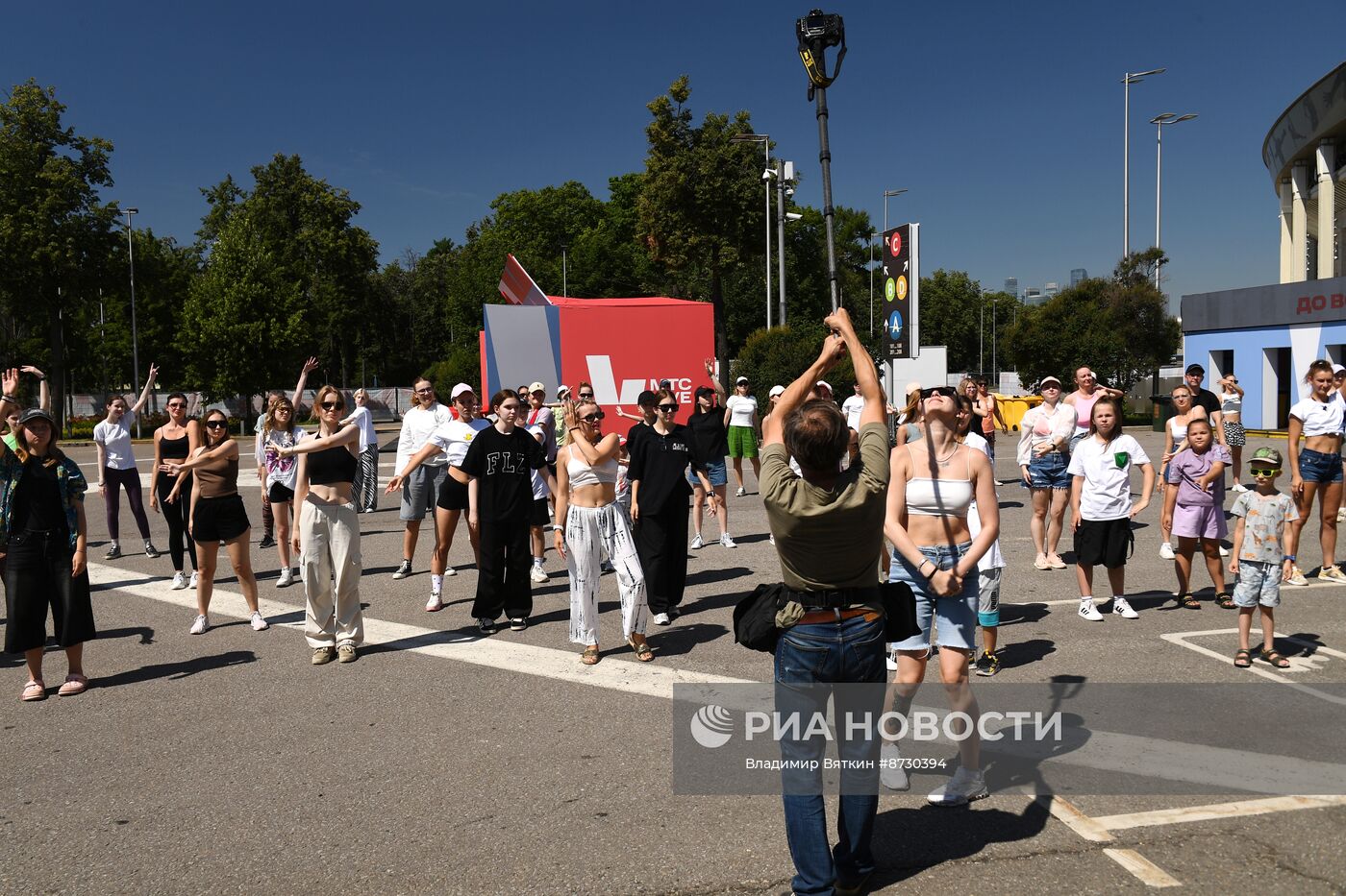 Рекорд по самому массовому современному танцу