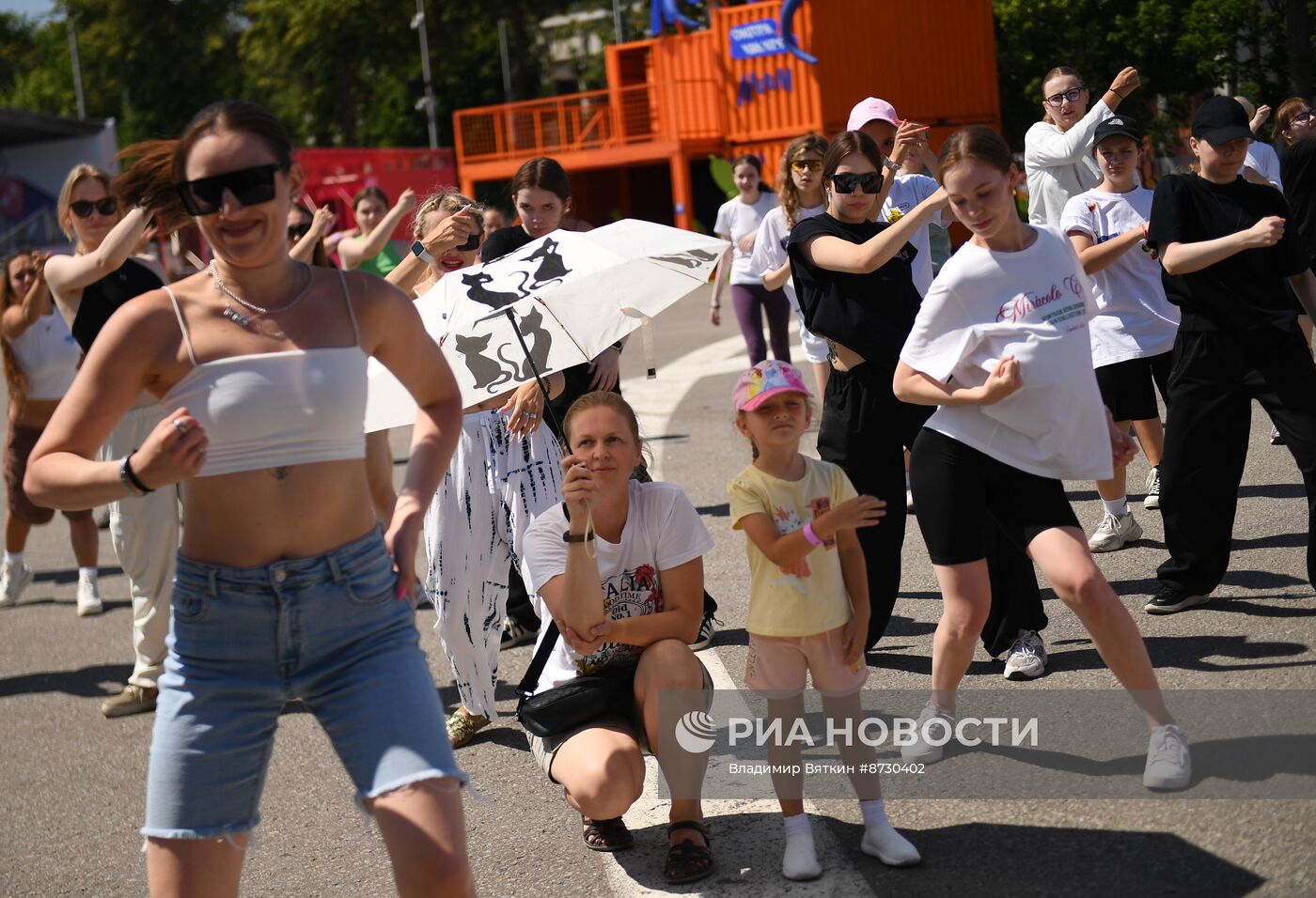 Рекорд по самому массовому современному танцу