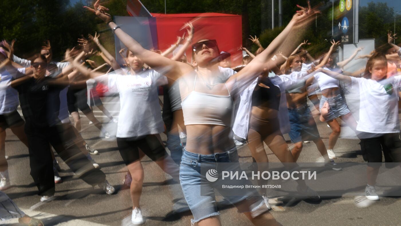 Рекорд по самому массовому современному танцу