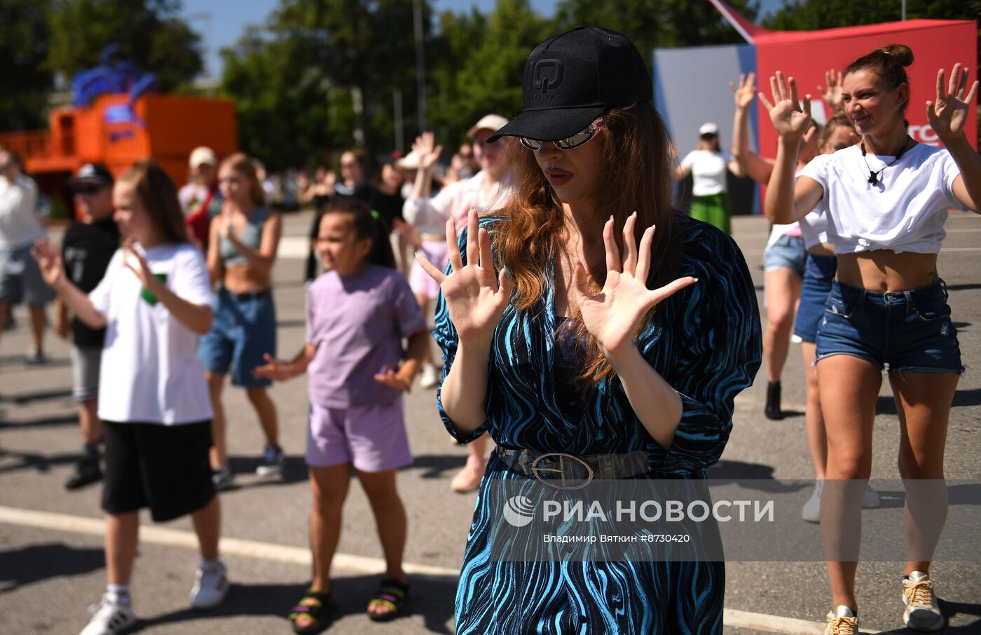 Рекорд по самому массовому современному танцу