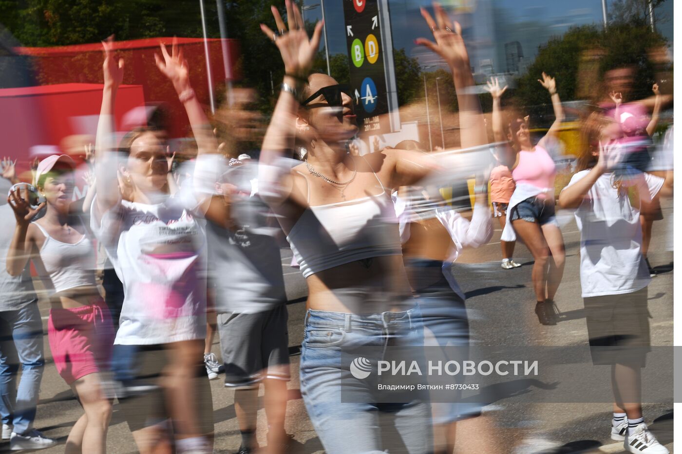 Рекорд по самому массовому современному танцу