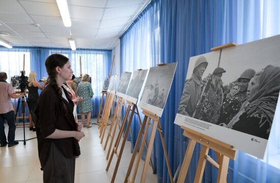 Открытие фотовыставки "Освобождение. Путь к Победе" в Пскове