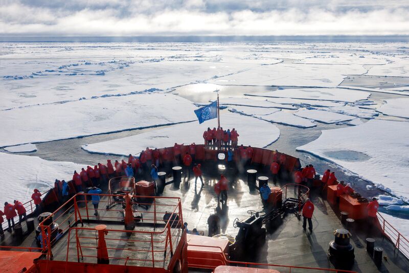 Экспедиция на Северный полюс на атомном ледоколе "50 лет Победы"