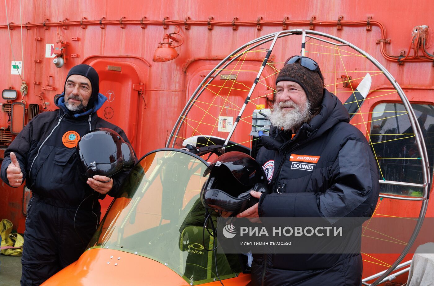 Ф. Конюхов и И. Потапкин установили мировой рекорд дальности беспосадочного полёта на мотопараплане