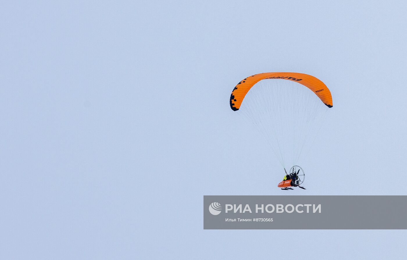 Ф. Конюхов и И. Потапкин установили мировой рекорд дальности беспосадочного полёта на мотопараплане