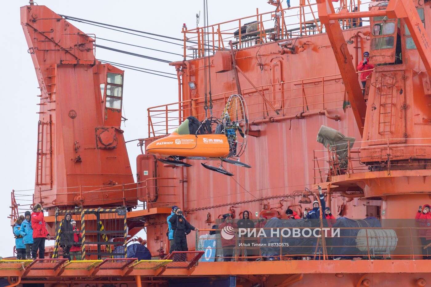 Ф. Конюхов и И. Потапкин установили мировой рекорд дальности беспосадочного полёта на мотопараплане