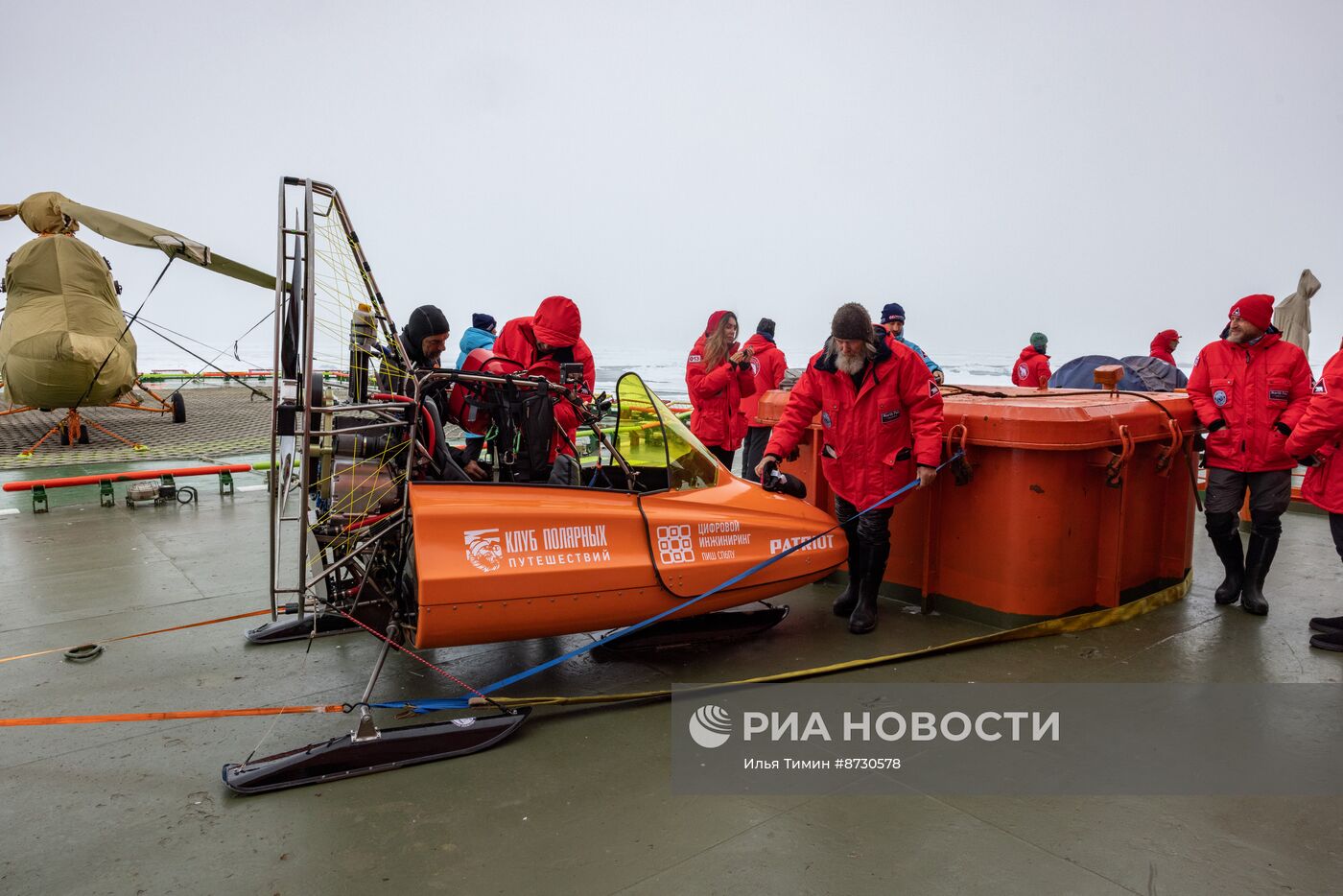 Ф. Конюхов и И. Потапкин установили мировой рекорд дальности беспосадочного полёта на мотопараплане