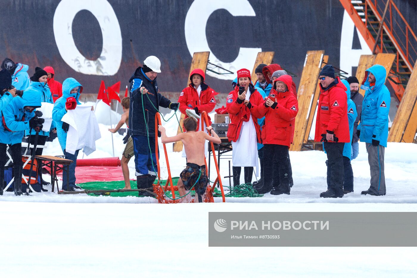 Экспедиция на Северный полюс на атомном ледоколе "50 лет Победы"
