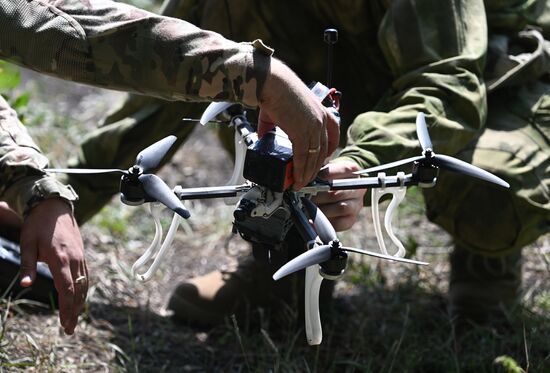 Обучение операторов FPV-дронов группировки "Запад" на Купянском направлении СВО