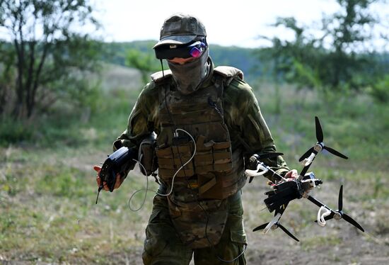 Обучение операторов FPV-дронов группировки "Запад" на Купянском направлении СВО