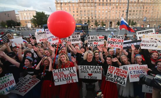 Митинг-концерт певца Я. Дронова (Shaman) у посольства США в Москве