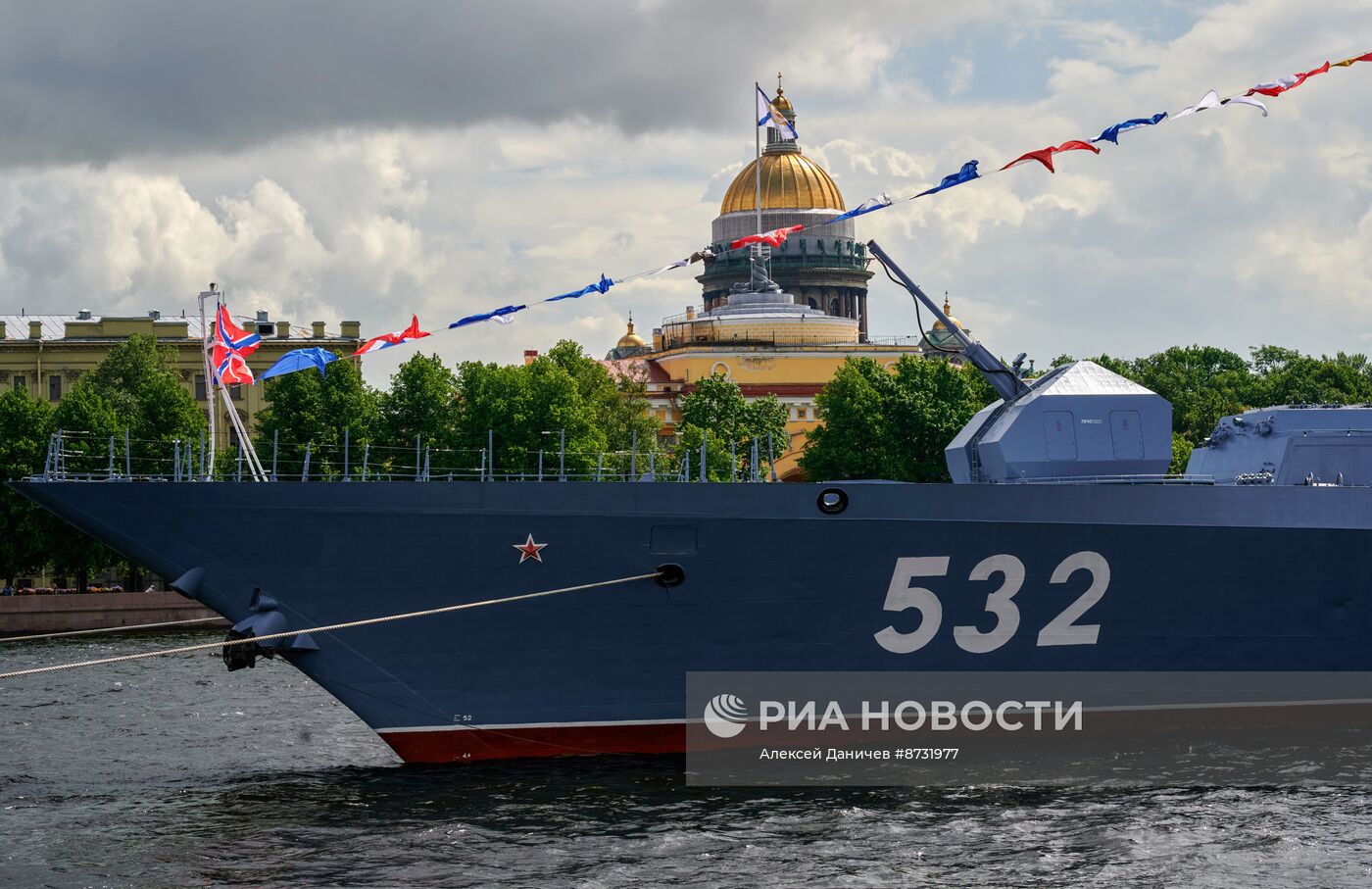 Корабли на рейде в преддверии Дня ВМФ в Санкт-Петербурге