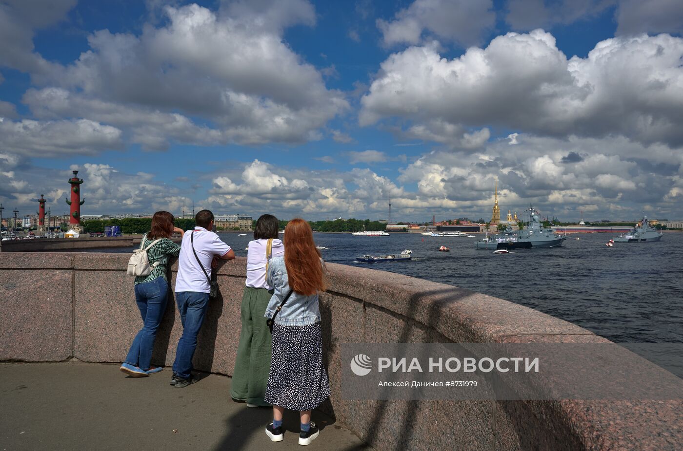 Корабли на рейде в преддверии Дня ВМФ в Санкт-Петербурге