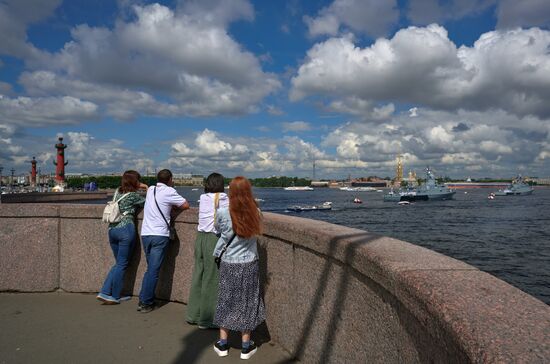 Корабли на рейде в преддверии Дня ВМФ в Санкт-Петербурге