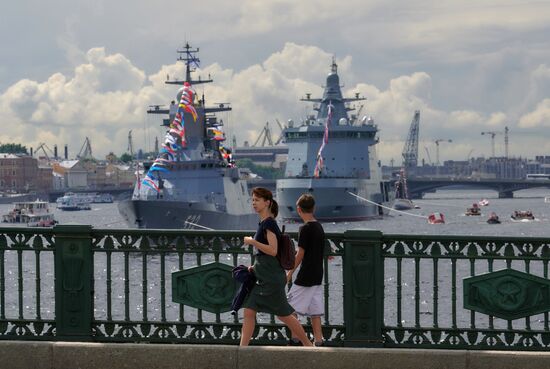 Корабли на рейде в преддверии Дня ВМФ в Санкт-Петербурге