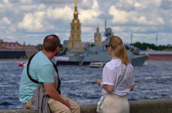 Корабли на рейде в преддверии Дня ВМФ в Санкт-Петербурге