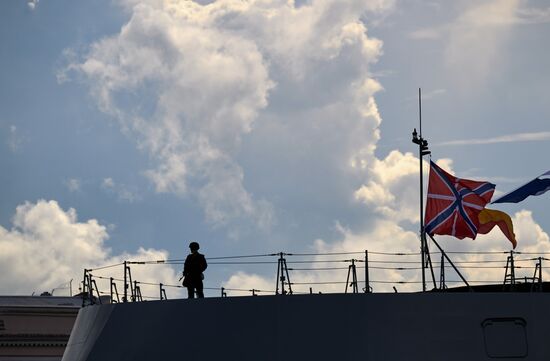 Корабли на рейде в преддверии Дня ВМФ в Санкт-Петербурге