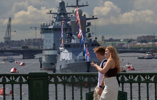 Корабли на рейде в преддверии Дня ВМФ в Санкт-Петербурге