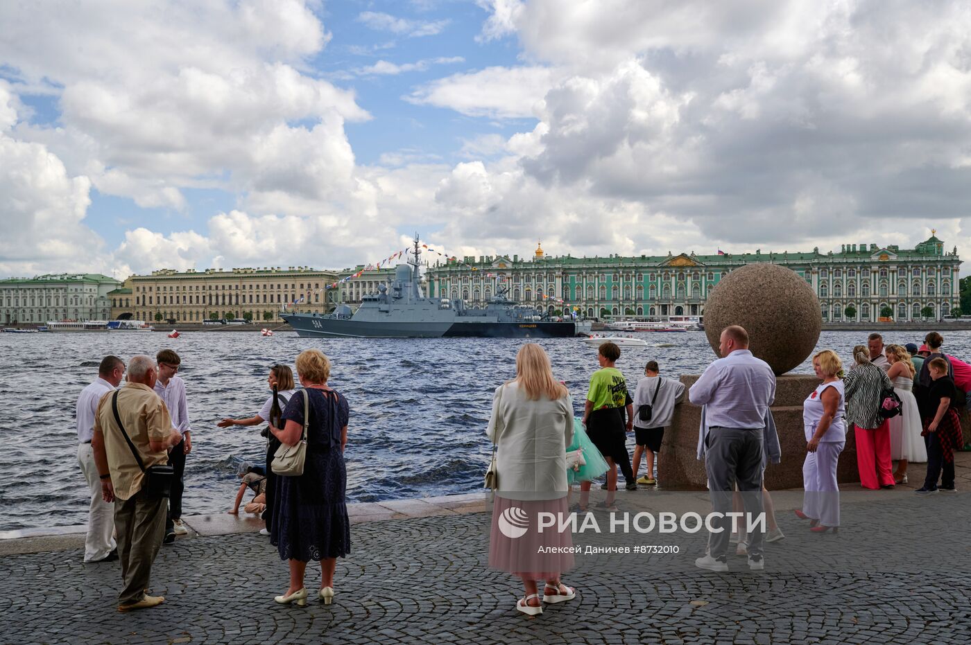 Корабли на рейде в преддверии Дня ВМФ в Санкт-Петербурге