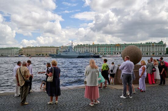 Корабли на рейде в преддверии Дня ВМФ в Санкт-Петербурге